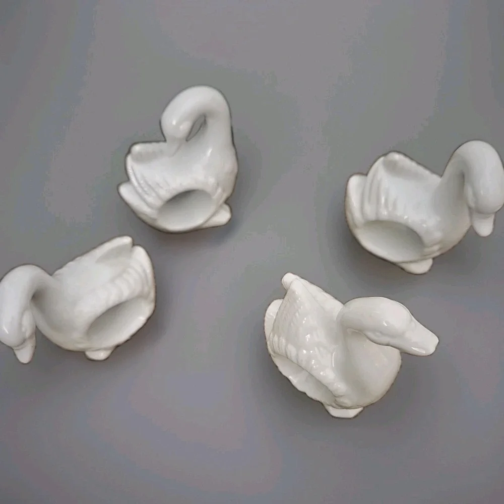 Set of 4 Vintage Napkin Rings Holders Elegant White Swans Glossy Finish